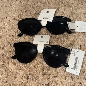 SET OF 2 BLACK SUNNIES